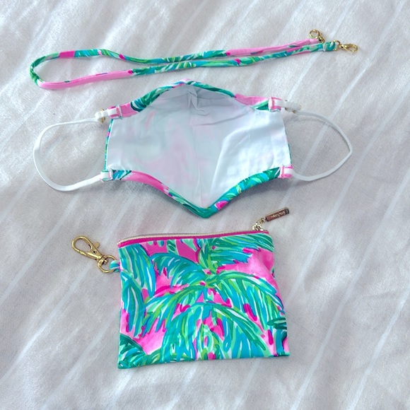 Lilly Keychain Mask - Picture 2 of 2